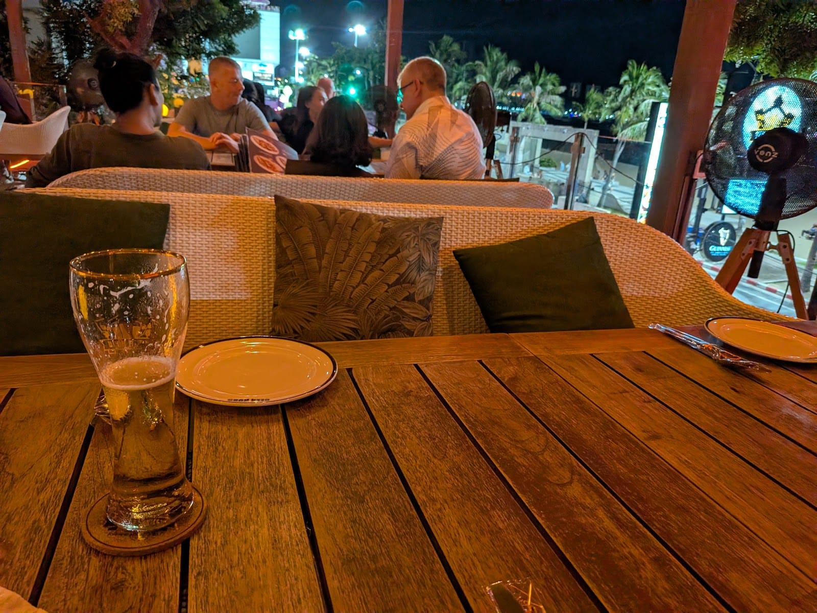 Beer Hubb, Beach Road — Nightlife in Pattaya, Pattaya
