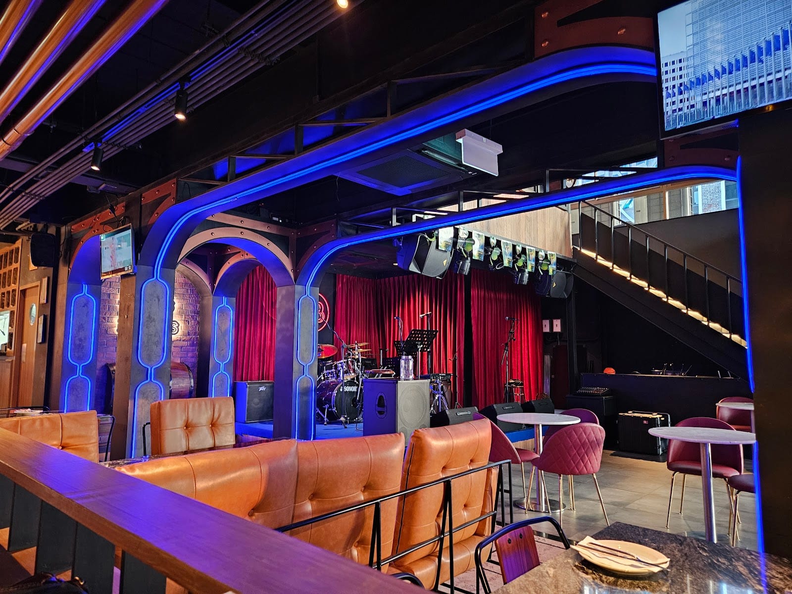 Bricks and Barrels — Nightlife in Pattaya, Pattaya