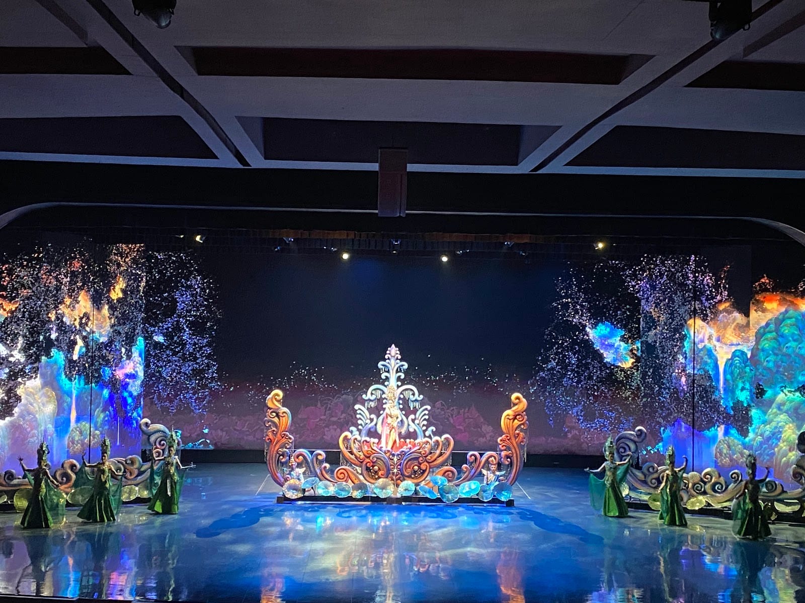 Colosseum Show Pattaya — Activities in Pattaya, Pattaya