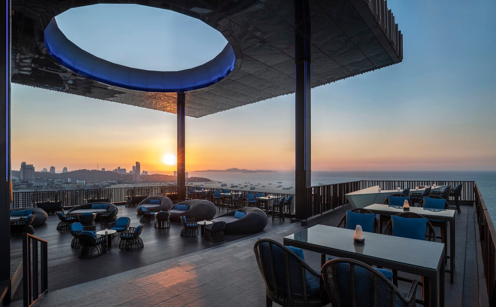 Horizon Rooftop Bar — Nightlife in Pattaya, Pattaya