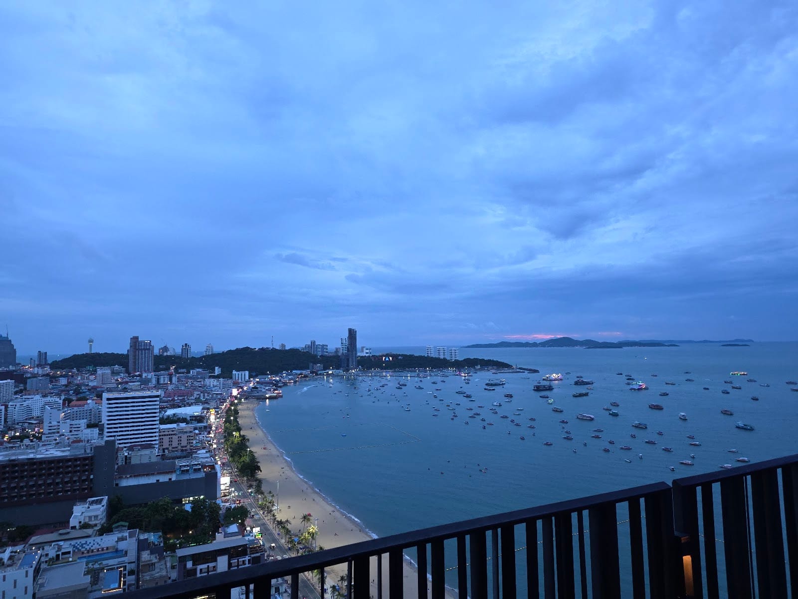 Horizon Rooftop Bar — Nightlife in Pattaya, Pattaya