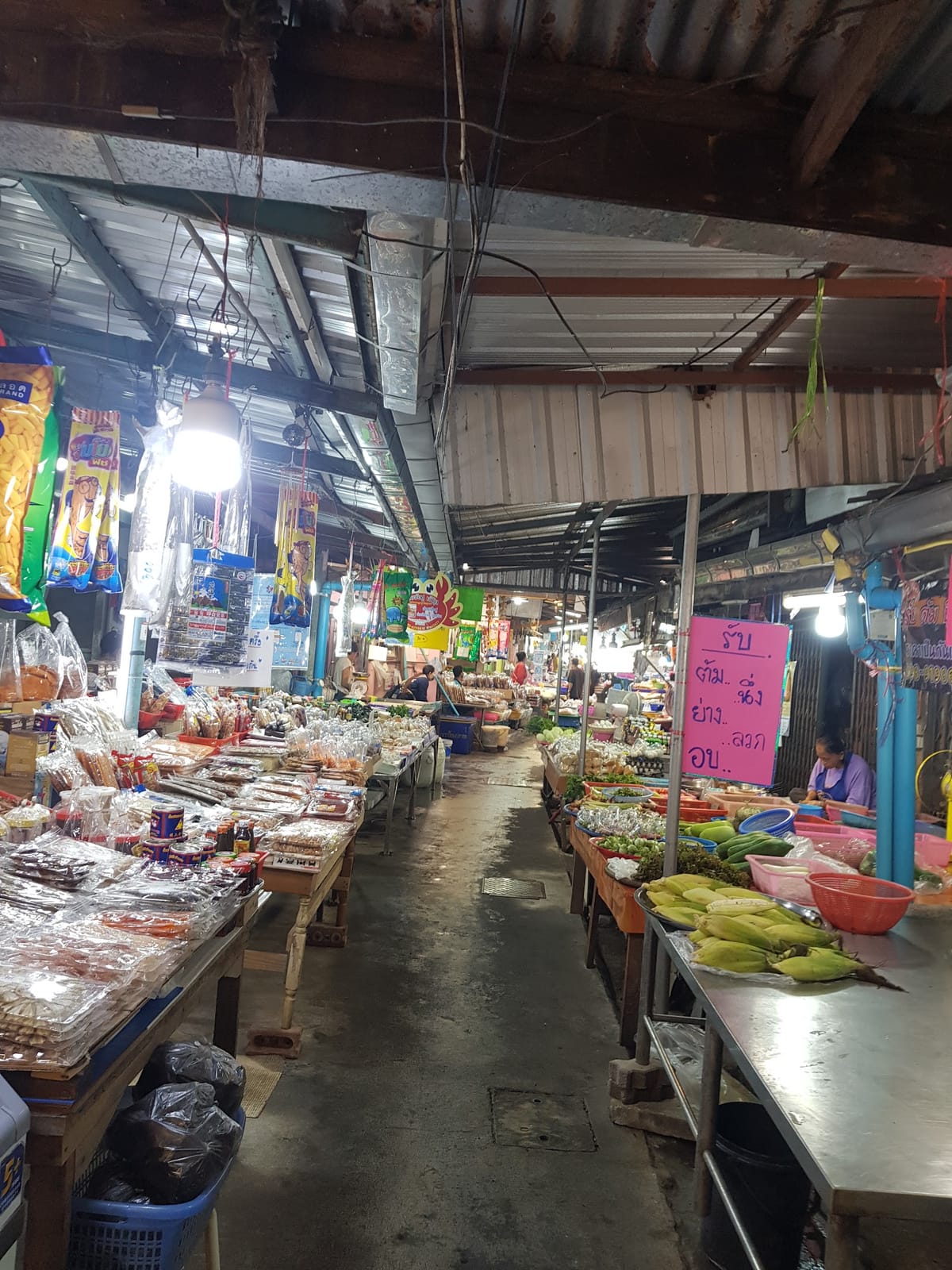Lan Pho Na Kluea Market — Shopping in Pattaya, Pattaya