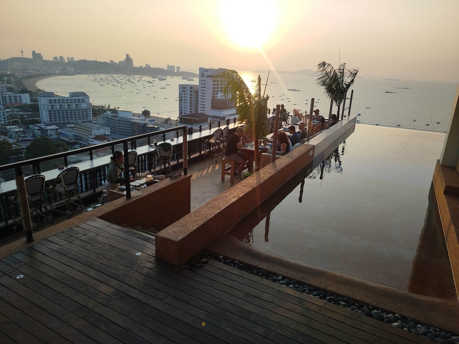 Skybar Summer Club — Nightlife in Pattaya, Pattaya