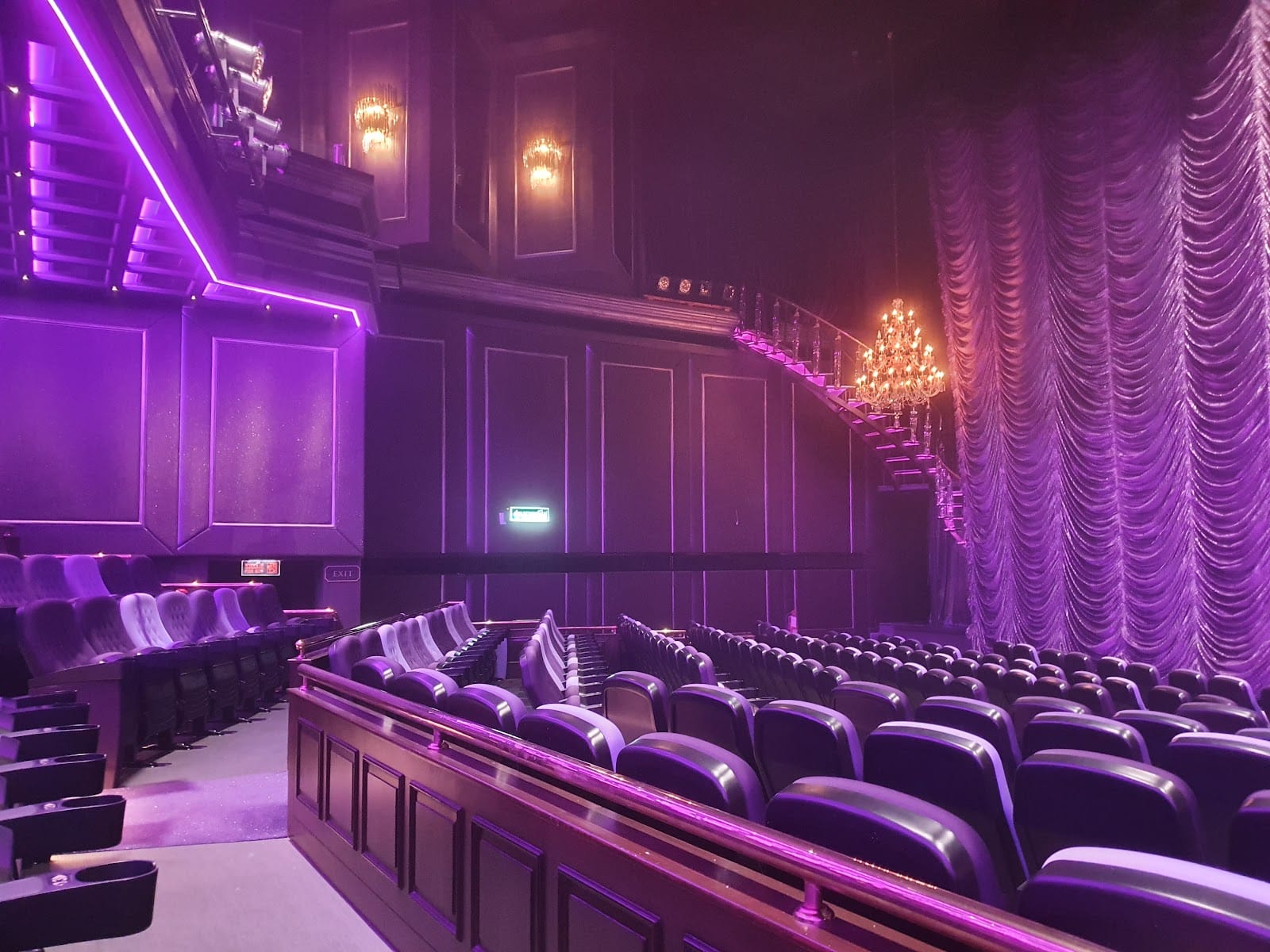 Tiffany's Show Pattaya — Activities in Pattaya, Pattaya