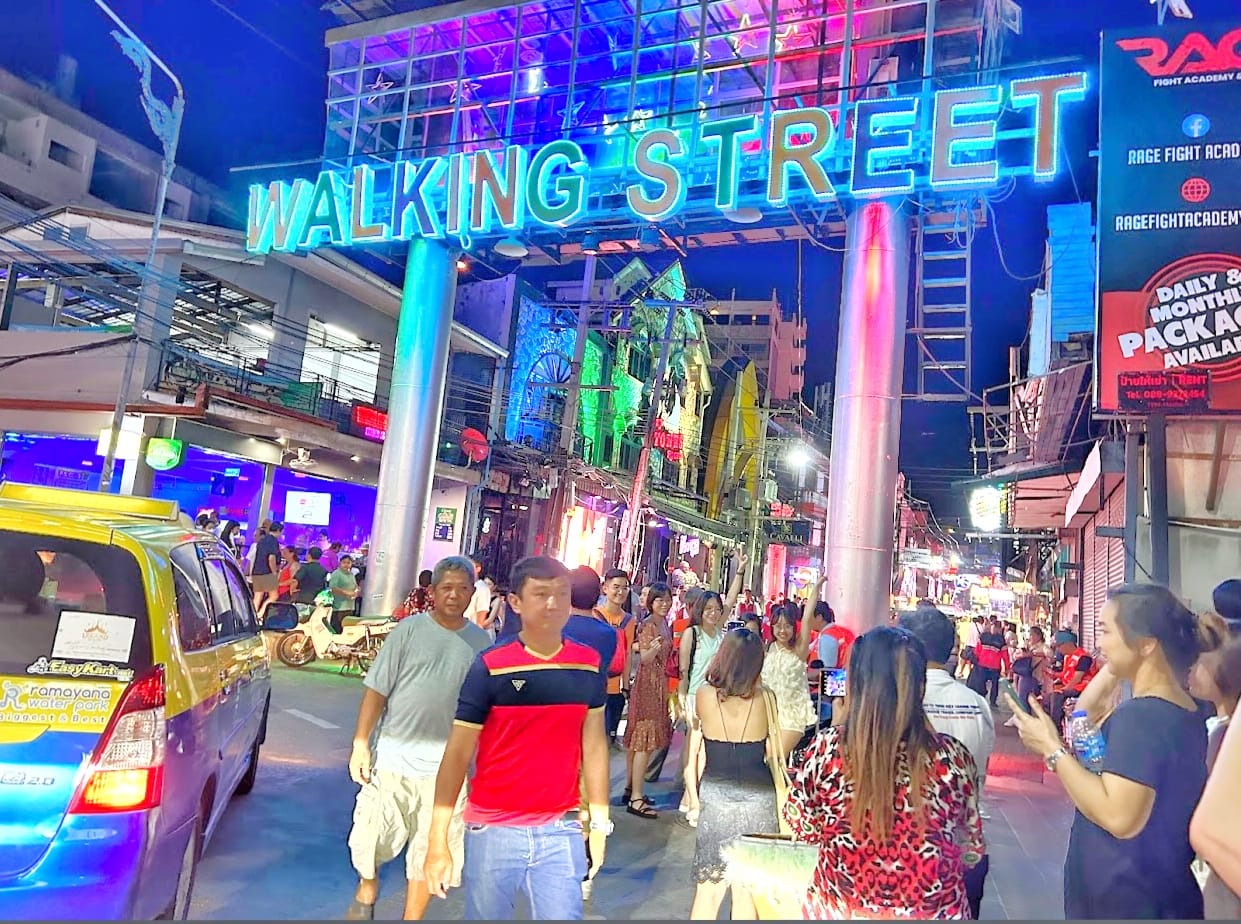 Walking Street — Nightlife in Pattaya, Pattaya