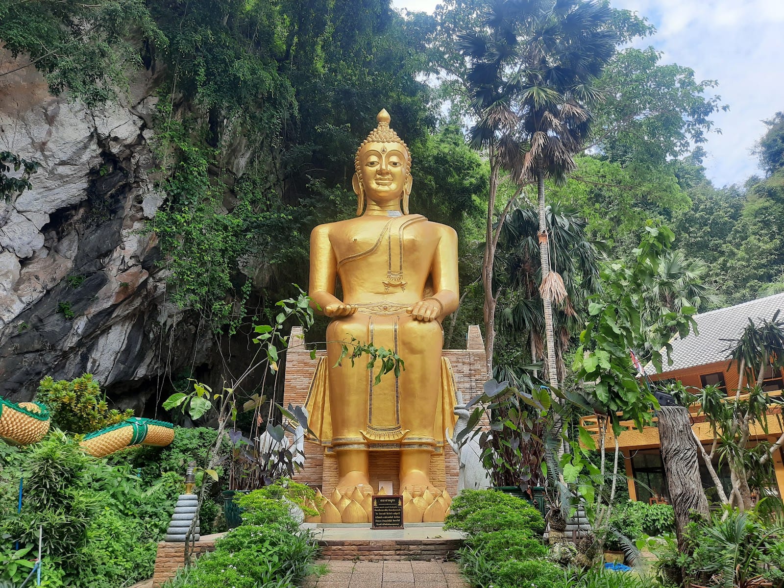Wat Tham Khao Prathun — Road Trips in Khao Noi, Pattaya